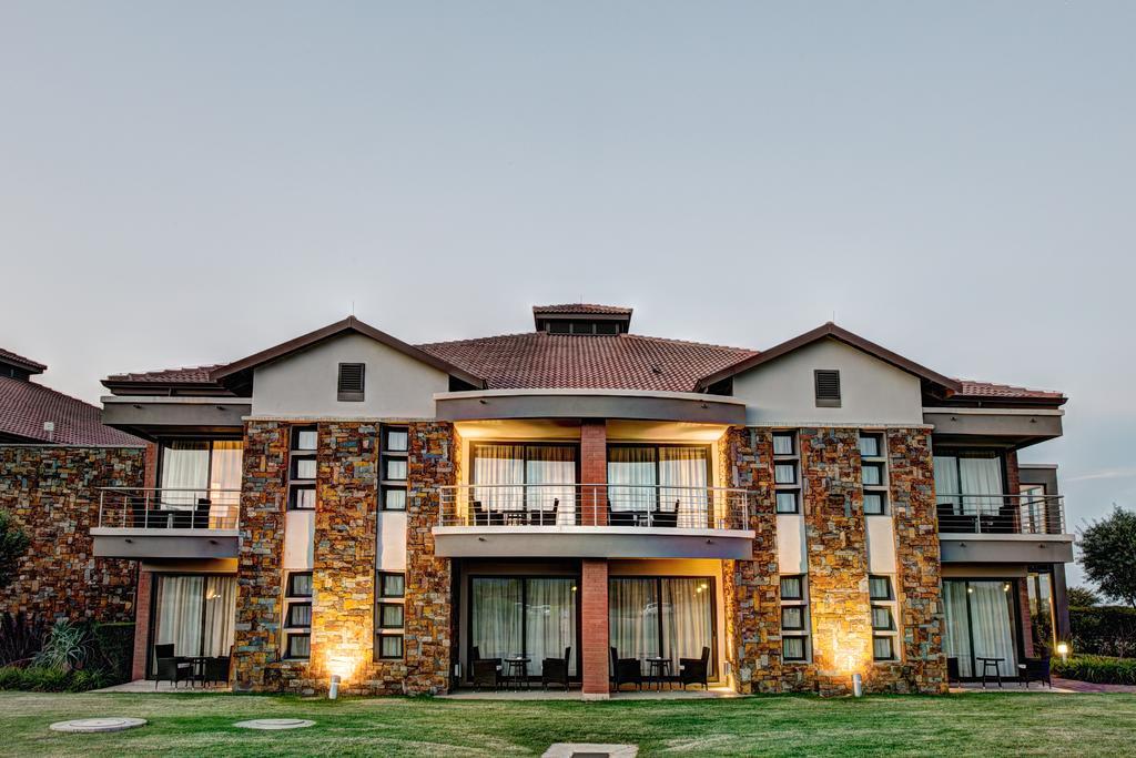 Royal Marang Hotel Phokeng ภายนอก รูปภาพ The Kingdom Hotel