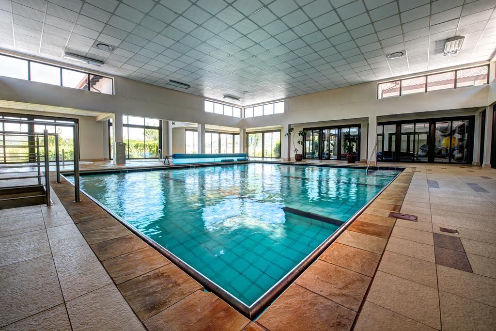 Royal Marang Hotel Phokeng ภายนอก รูปภาพ The swimming pool at the University of Novi Sad