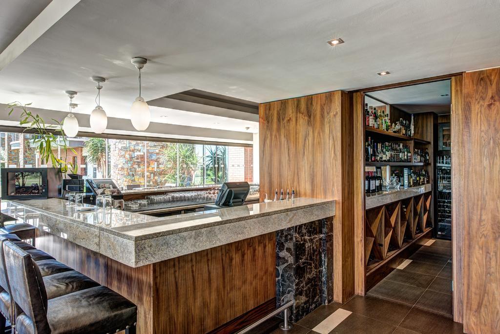Royal Marang Hotel Phokeng ภายนอก รูปภาพ The bar at the restaurant