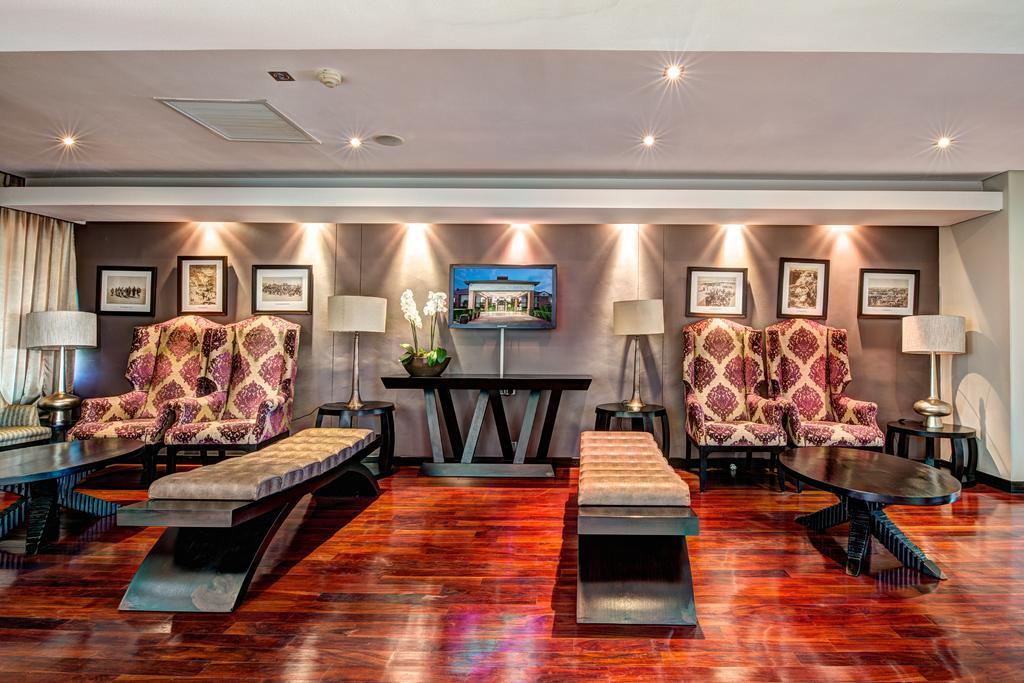 Royal Marang Hotel Phokeng ภายนอก รูปภาพ The lounge at the airport
