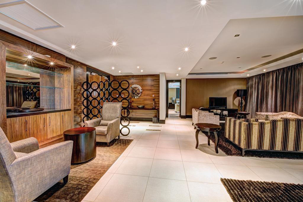 Royal Marang Hotel Phokeng ห้อง รูปภาพ The interior of the hotel