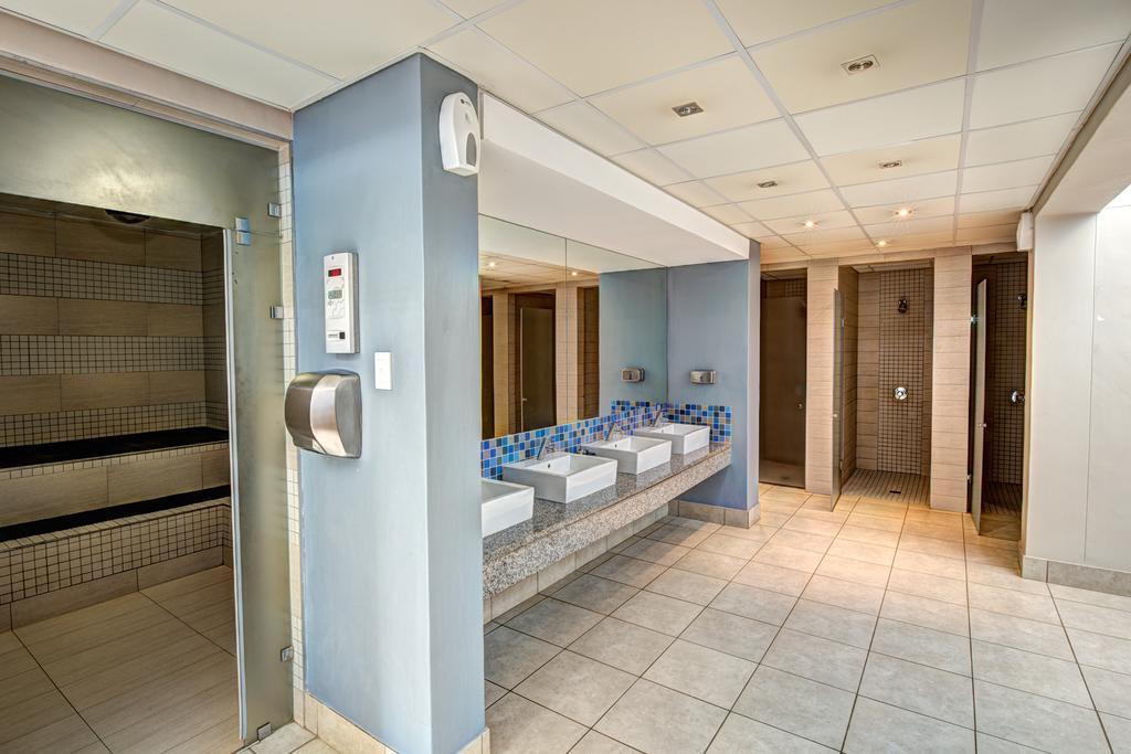 Royal Marang Hotel Phokeng ภายนอก รูปภาพ A public restroom in the United Kingdom