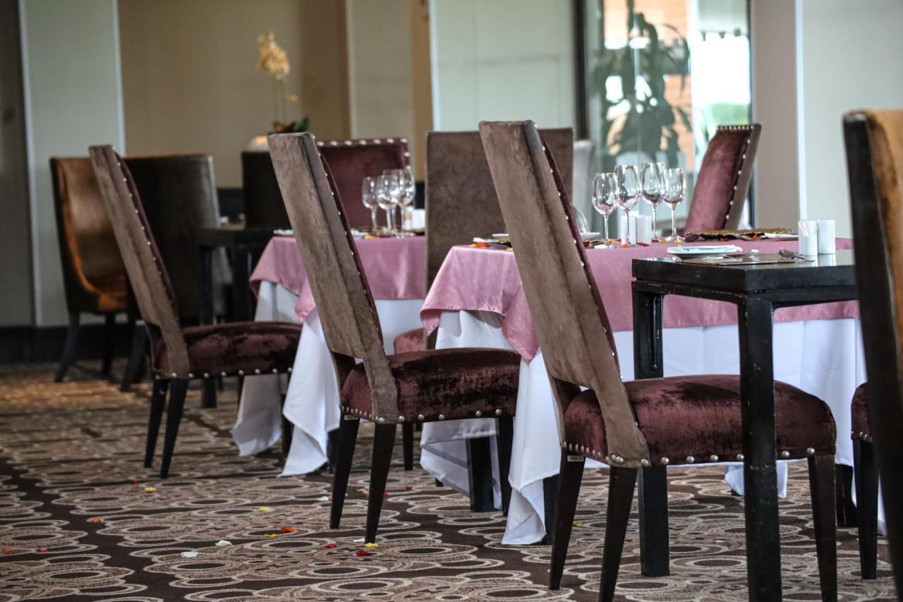 Royal Marang Hotel Phokeng ภายนอก รูปภาพ Restaurant
